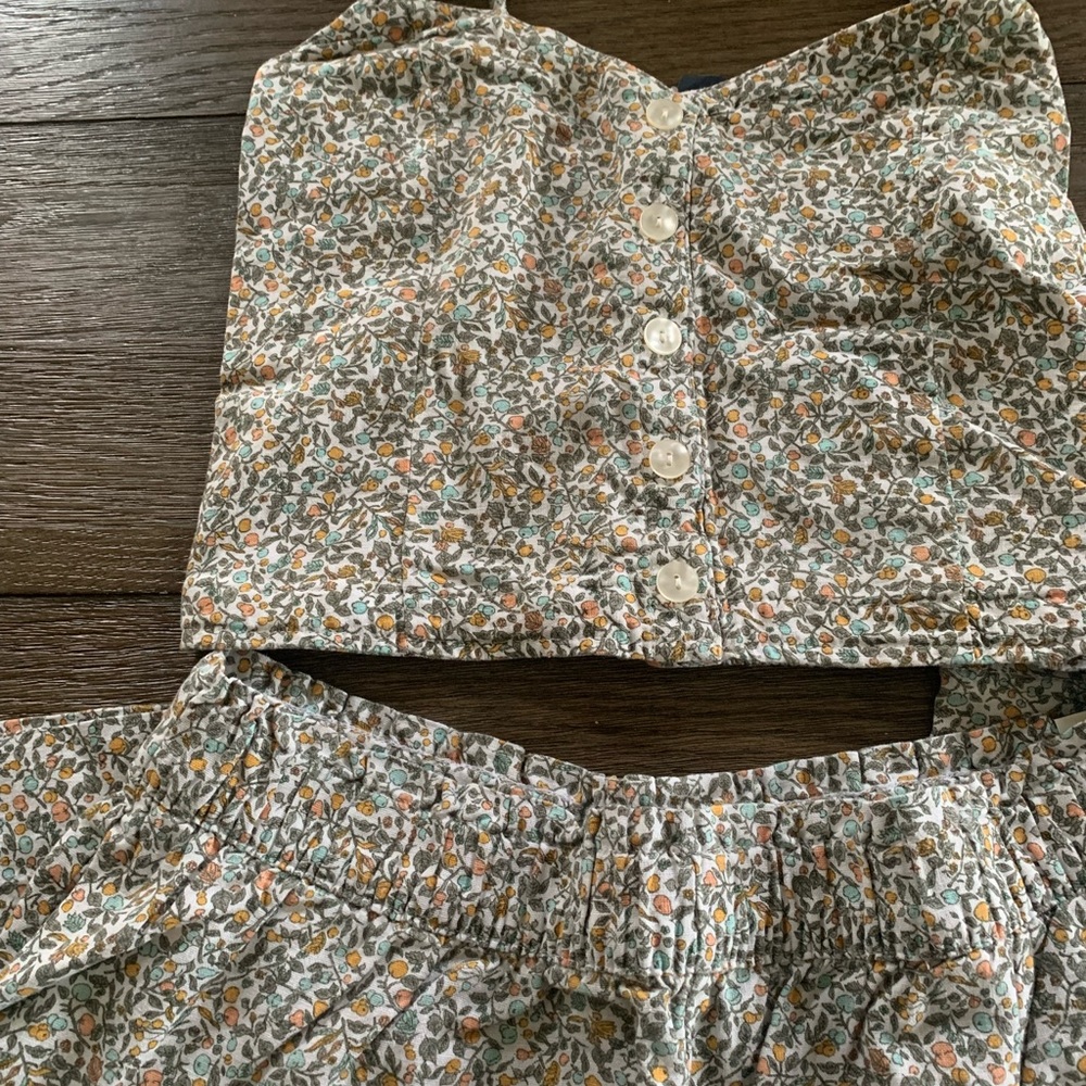 Abercrombie and Fitch- 2 piece set. Linen and Viscose blend.